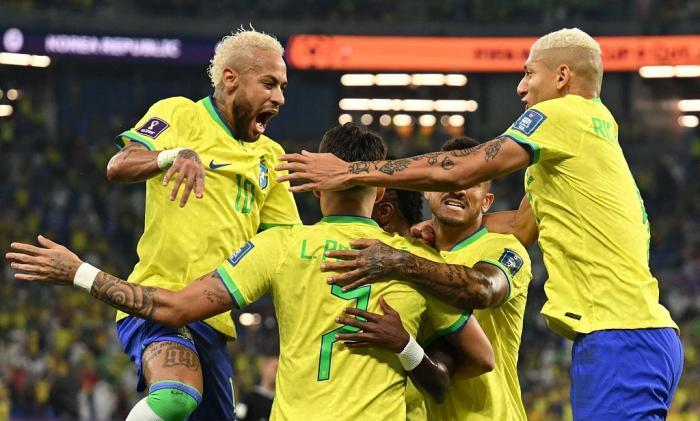 od体育入口-足球世界杯赛事中，一场激烈对决引发球迷狂热