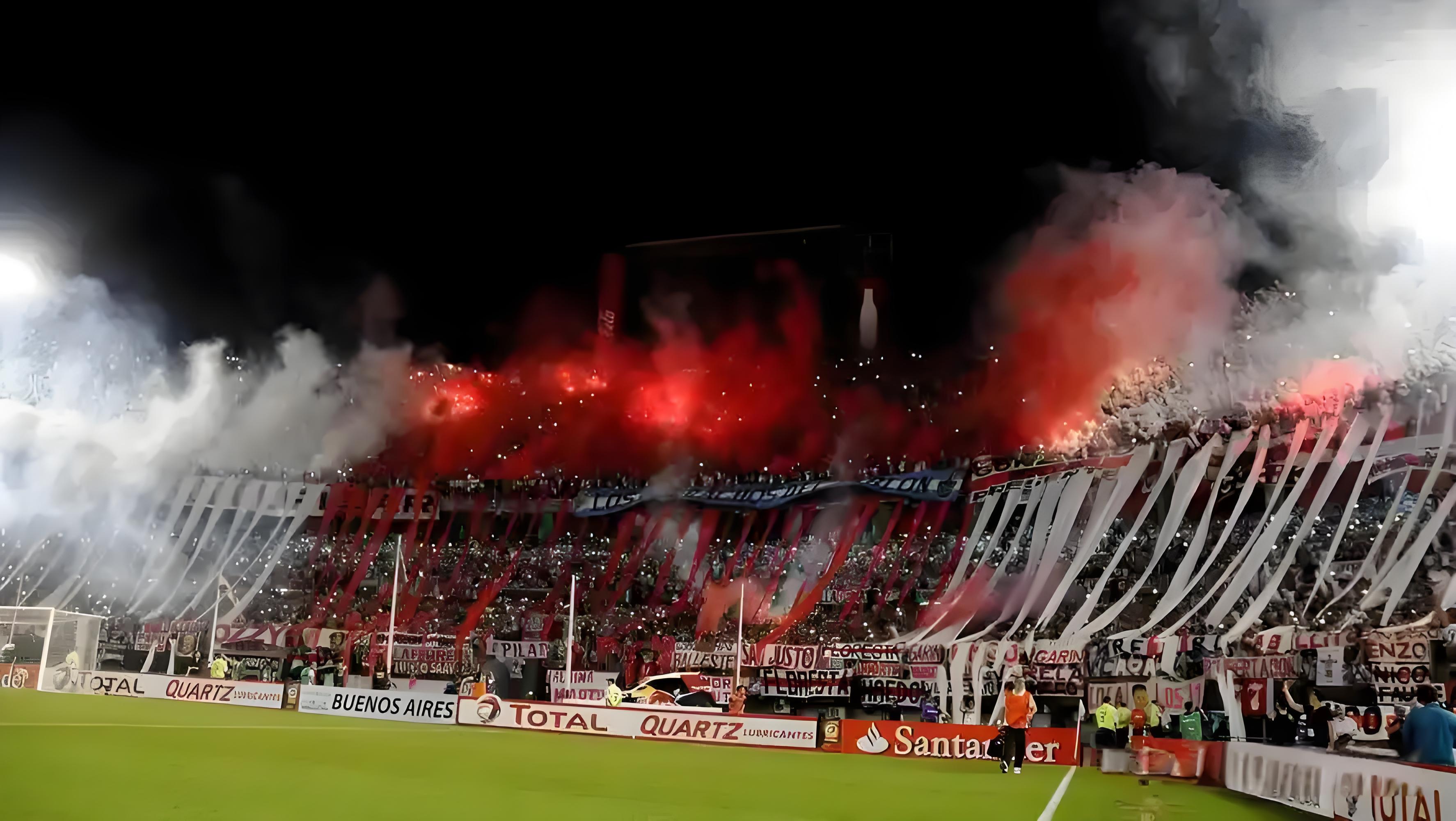 od体育入口-足球世界杯赛事中,一场激烈对决引发球迷狂热